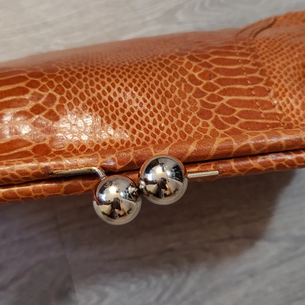 NWT Kiss Lock Orange Snack Skin Clutch
